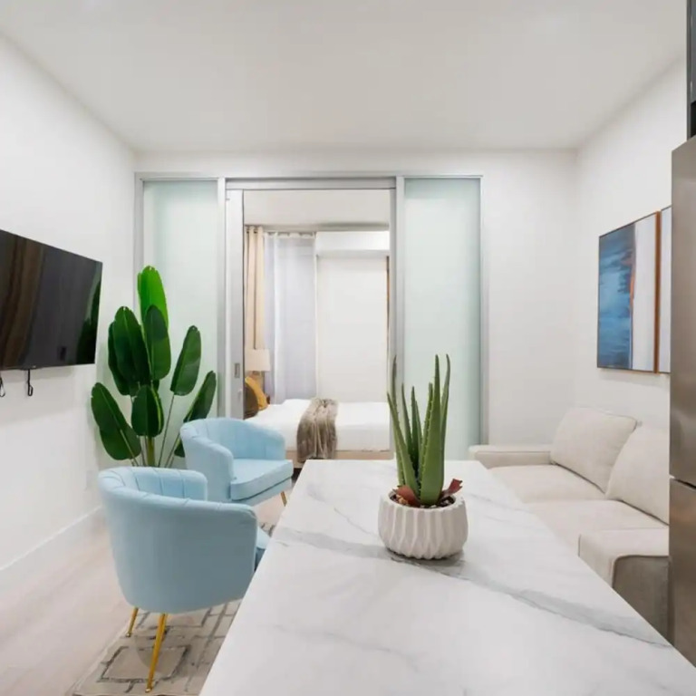 317-2a Sleek Modern 1Br UES W D