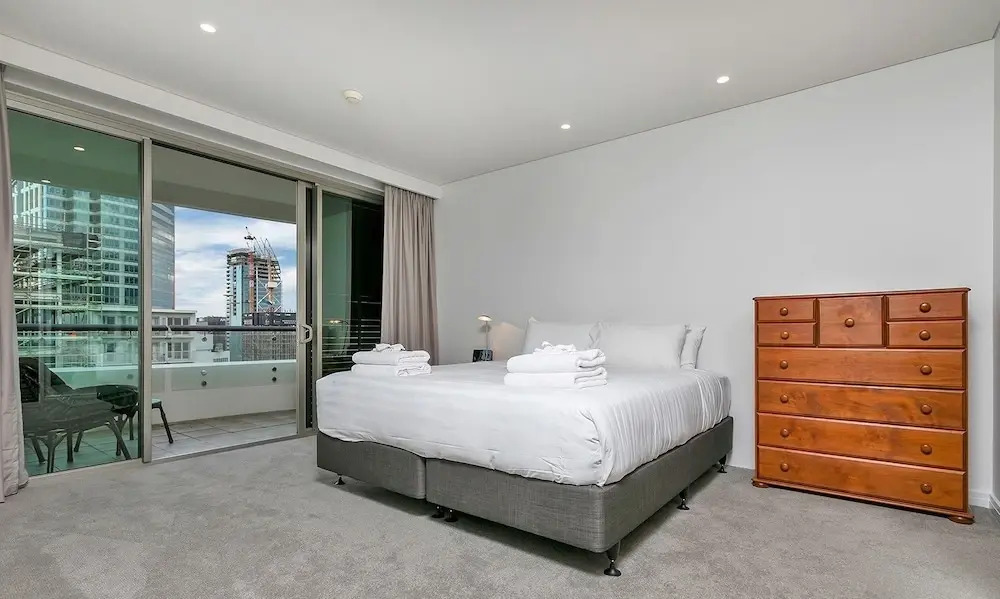 QV Deluxe Waterside Apartment - 851