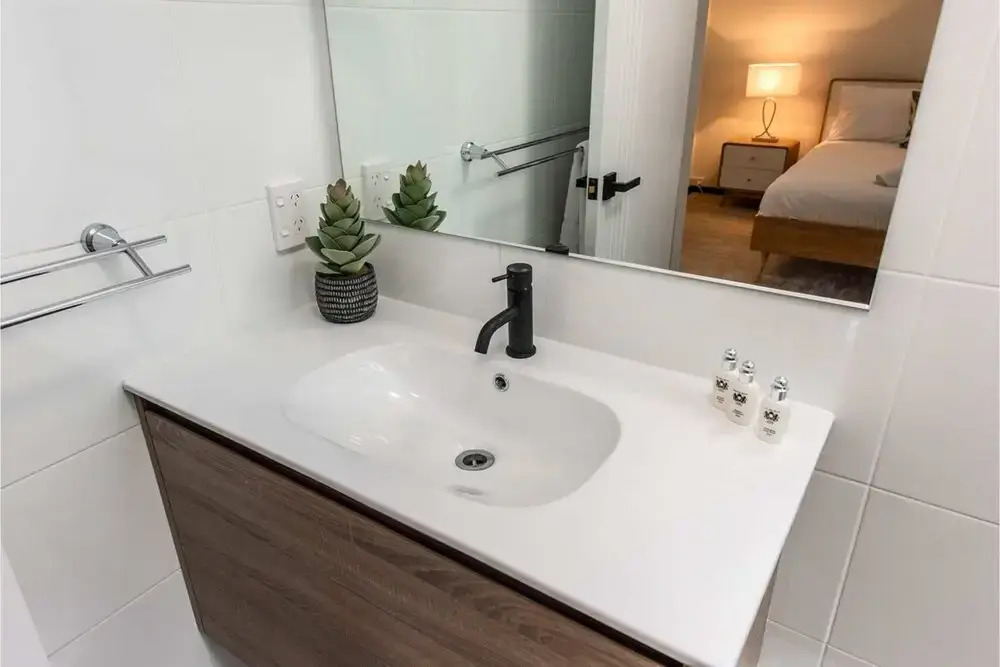 Comfortable Living Space Close to Foreshore & Cbd