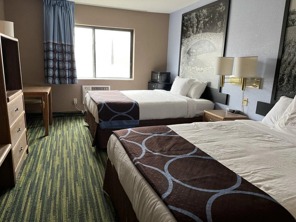 Boarders Inn & Suites by Cobblestone Hotels Waterloo Cedar Falls