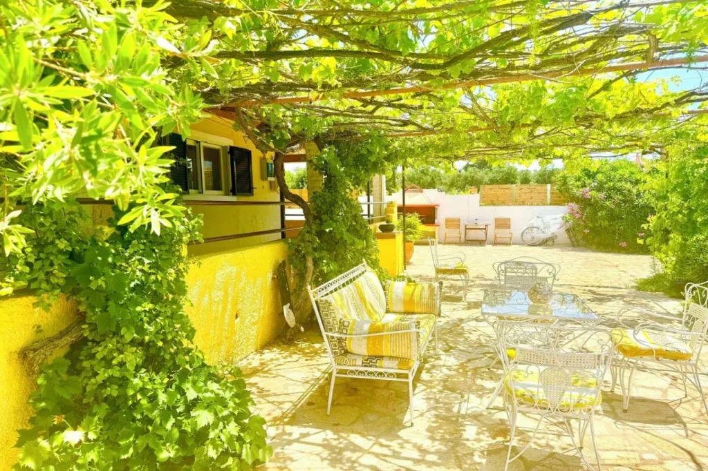TETRAKTYS ESTATE beachside seaview ΥΔΩΡ with big garden