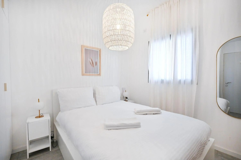Stylish 1BR in Ben Yehuda 73 by HolyGuest