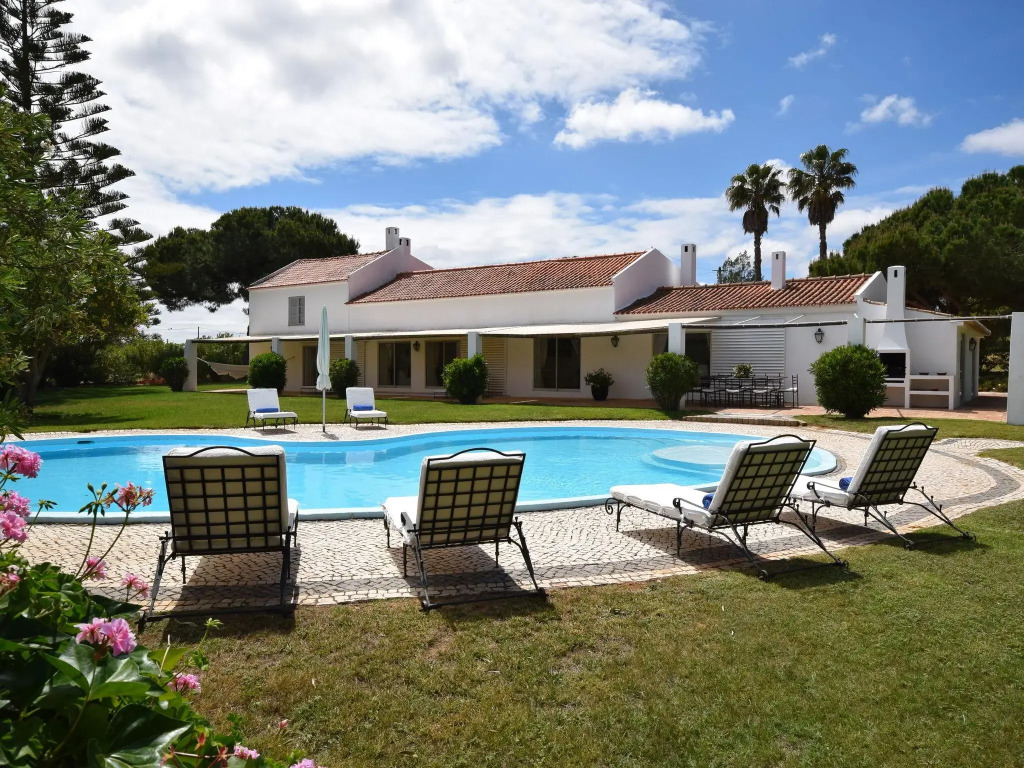 Coastal Retreat With Private Pool