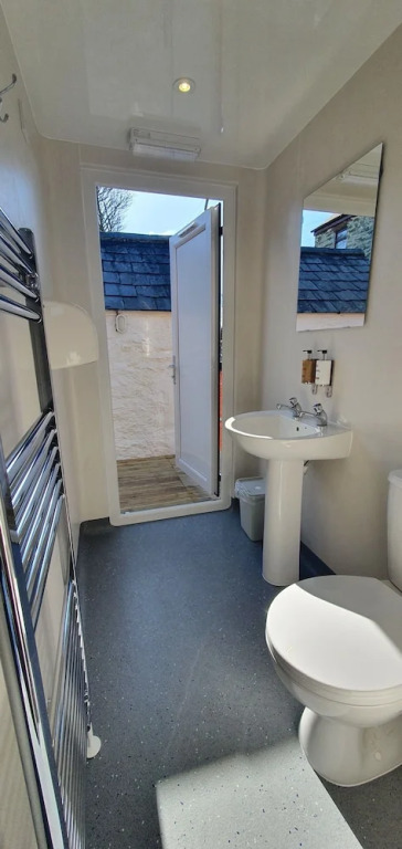 Campsite - The Ring Pub Glamping Pods
