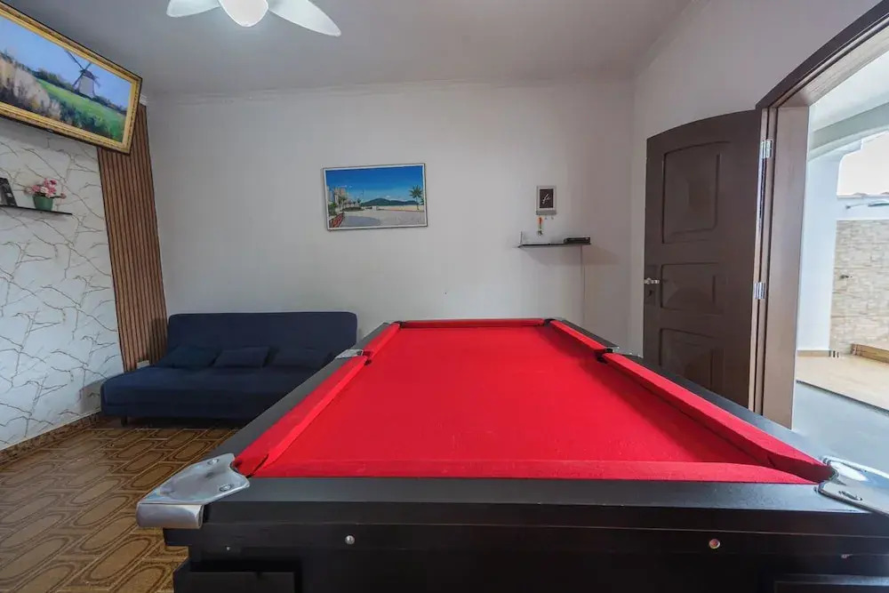 Casa com Piscina e Churrasqueira a 220 m da Praia