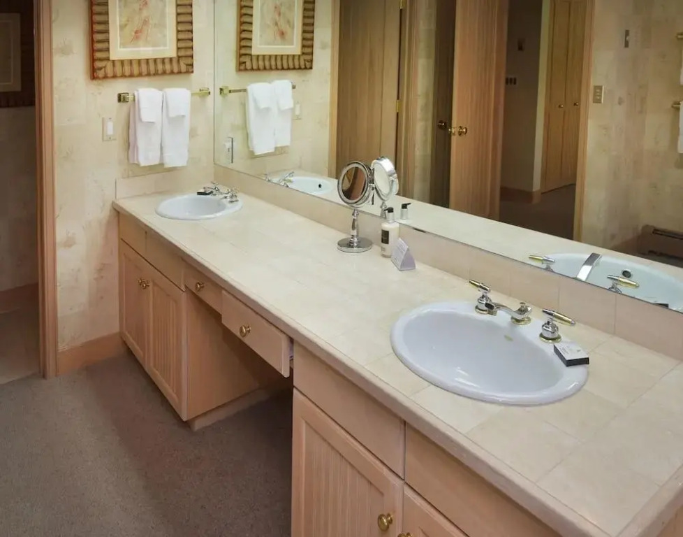 3br Slopeside Beaver Creek  Ski-in, Sleeps 10 3 Bedroom Townhouse by RedAwning