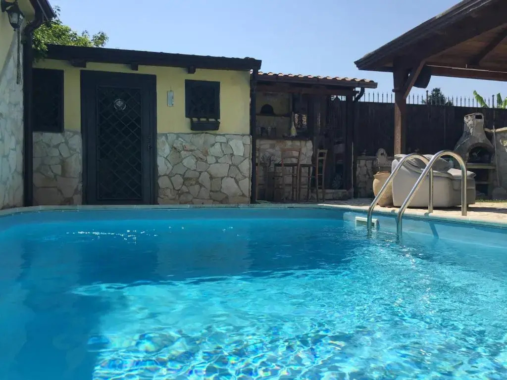 2 bedrooms appartement with private pool furnished terrace and wifi at Giugliano in Campania 5 km away from the beach