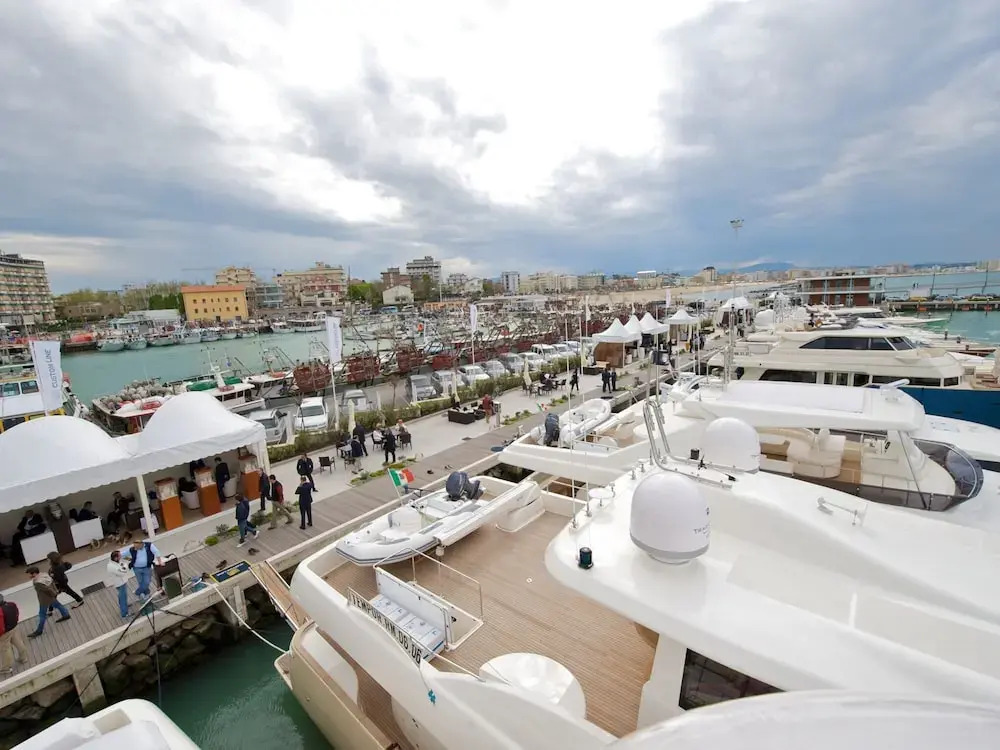 Lavish Apartment in Cattolica With Swimming Pool