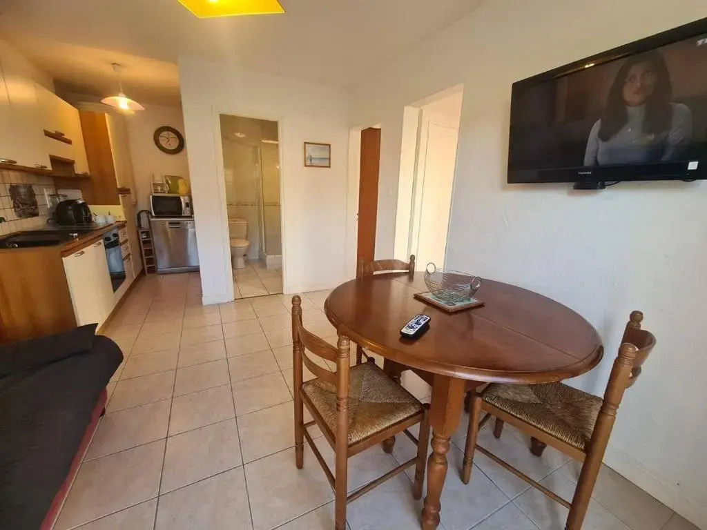 Maison de Vacances avec Terrasse Dallée, 6 Couchages, à Deux Pas de lOcéan à St-Jean-de-Monts - FR-1-224C-94