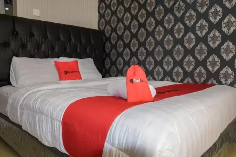 RedDoorz Apartment @ Serpong Green View