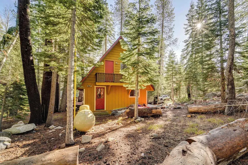 Near Slopes, Donner Lake & Trails! Woodsy Retreat