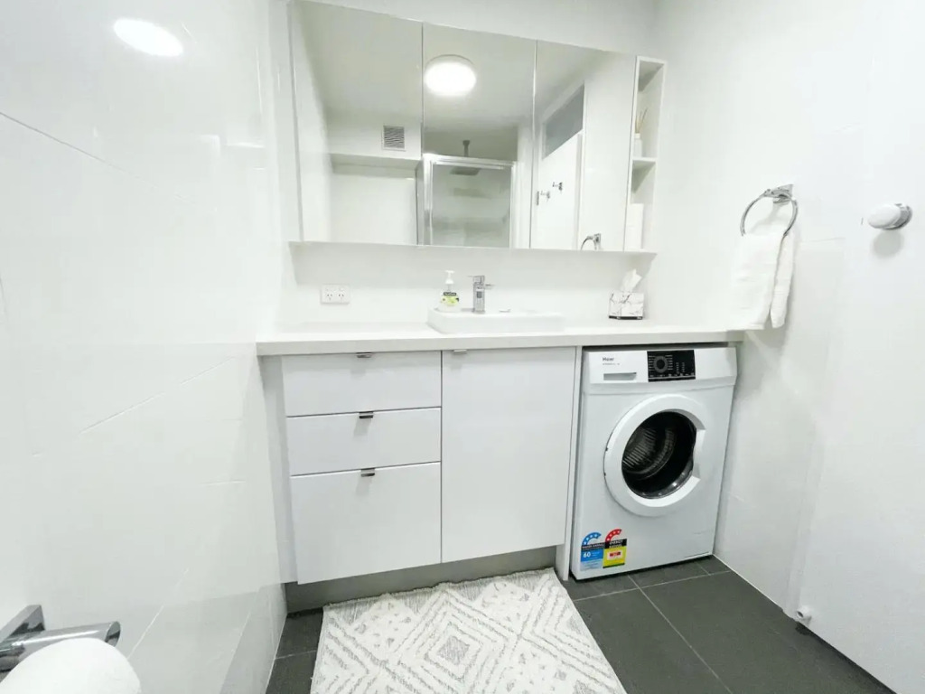Studio 101 - First floor Fremantle studio apartment