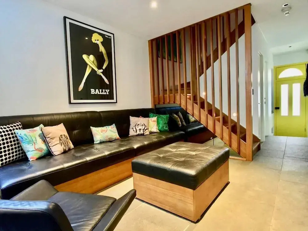 3 Storey Home Close Walk To Fox Studios SCG & City