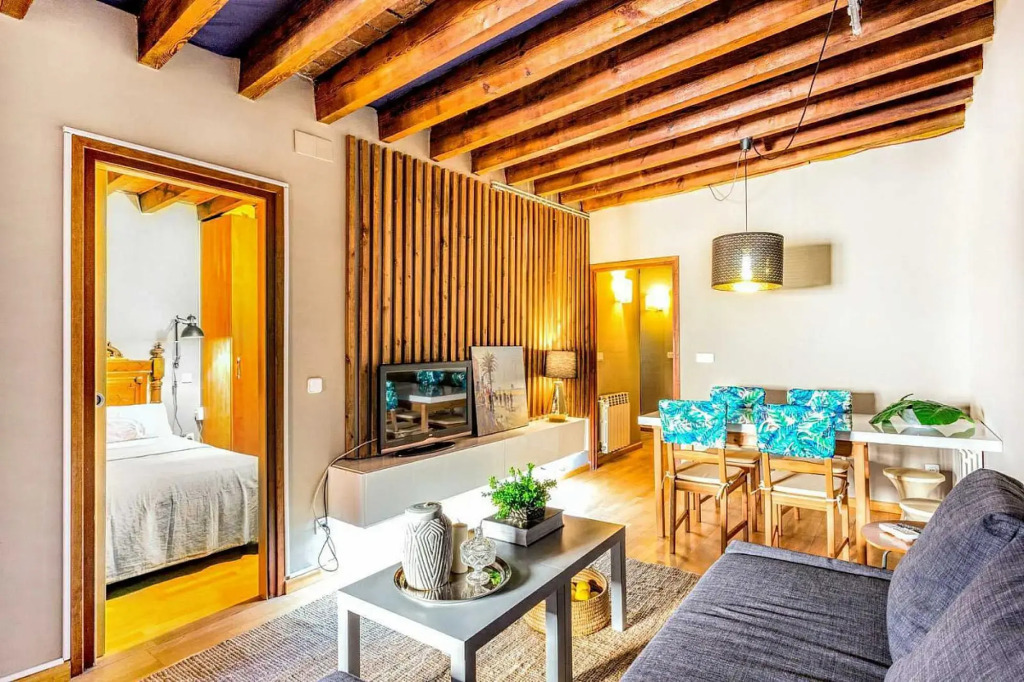 Lovely penthouse 2BR in Eixample - ArtBlue