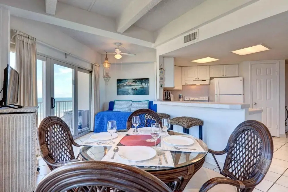 Aquarius Condominium 1001