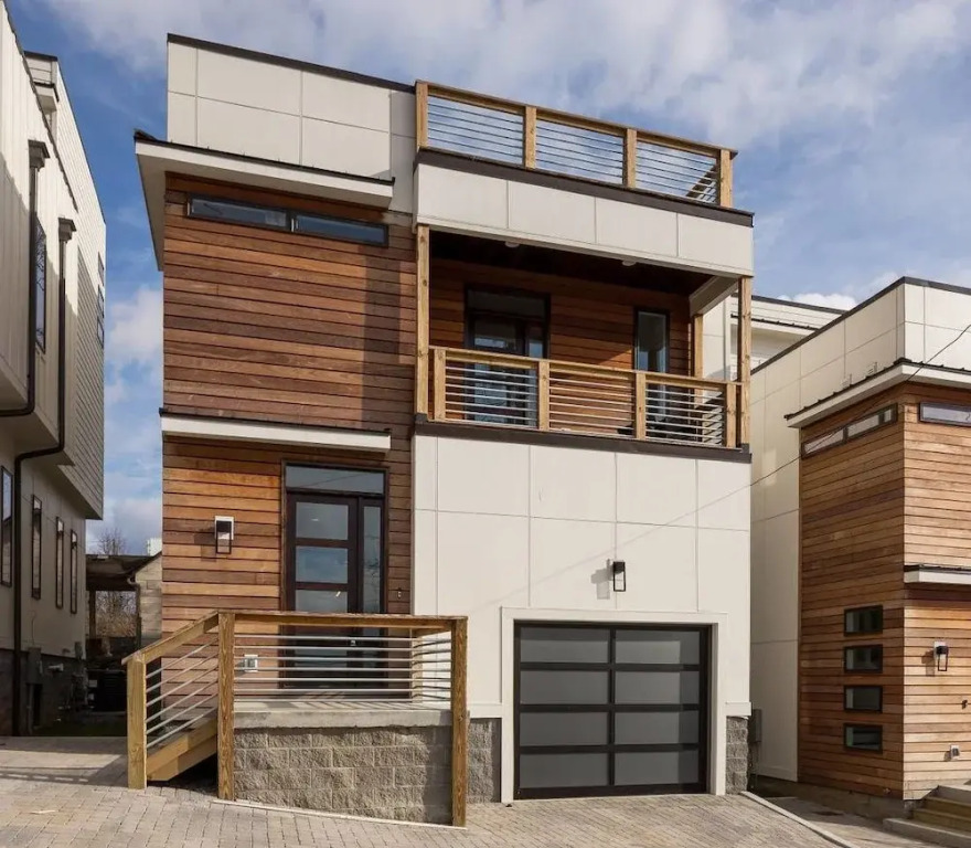 Sleek 3br/3ba w/ Rooftop by Downtown by Domio