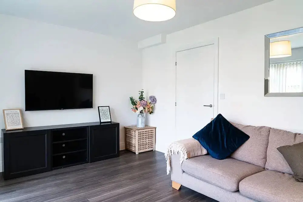 Host Stay Hewitt Close