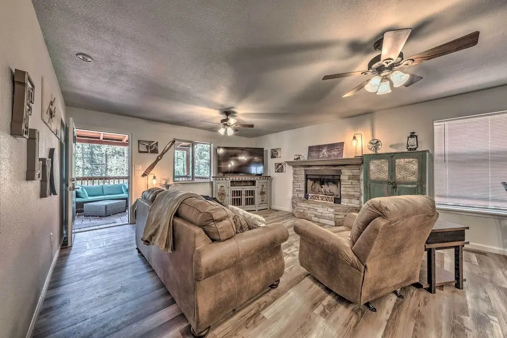 Pet-friendly Ruidoso Home w/ Deck & Forest Views!