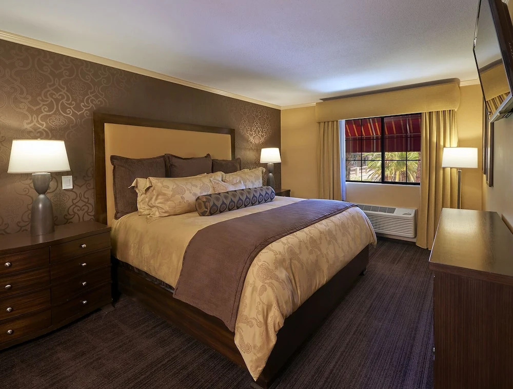 Tuscany Suites & Casino