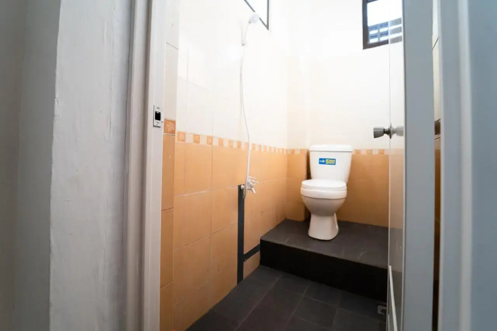 Koolkost Syariah near MRT Lebak Bulus Station