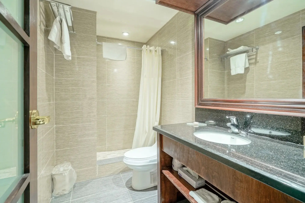 Woodbine Hotel & Suites