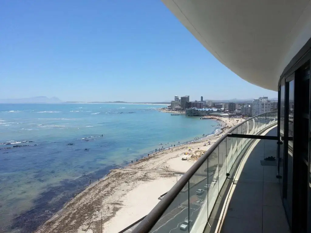 Loddeys Self Catering Apartments - by Beach Collection