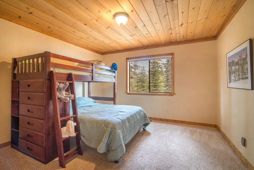 Classic 3 BR / 2 BA Near Tahoe Donner Ski Area!