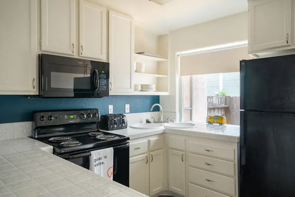 WanderJaunt | Emerald St Townhomes
