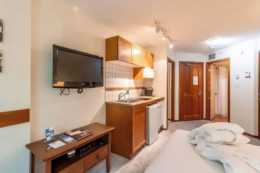 Entire Studio in Whistler Village Resort - Unit 417
