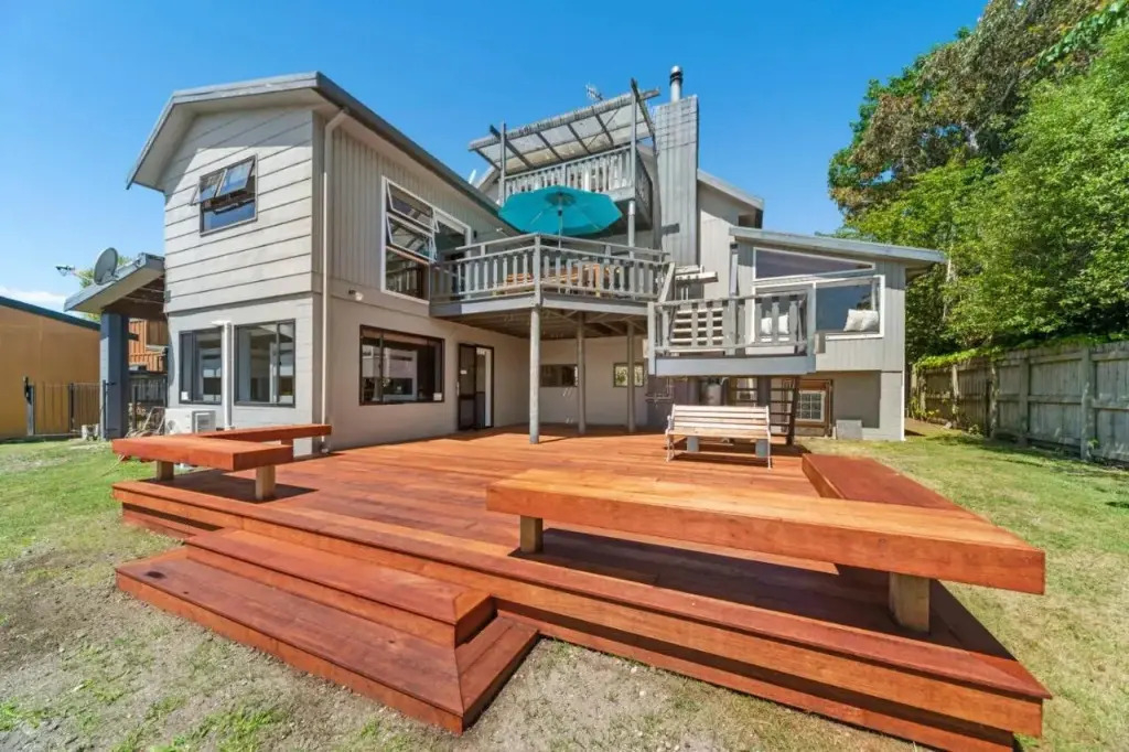 Wharewaka Lodge