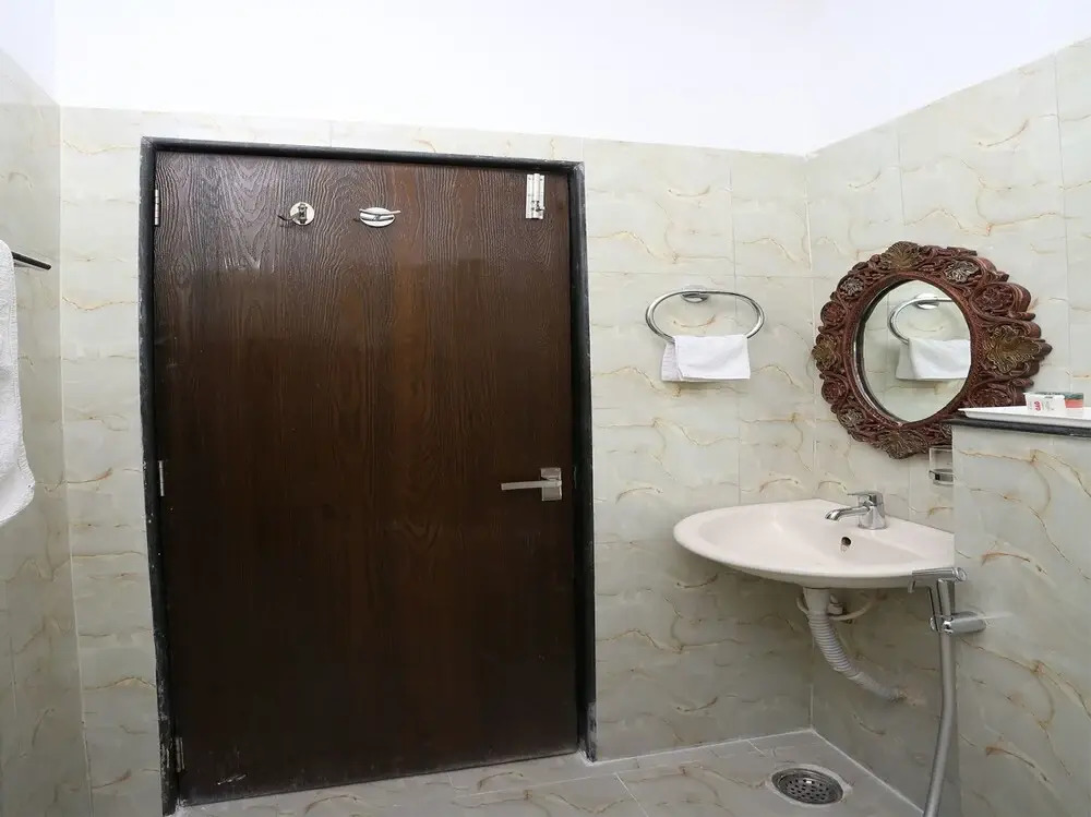OYO 10453 Hotel Paradise