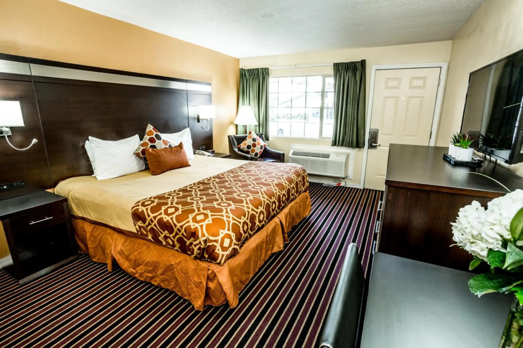 Signature Inn Medford Downtown