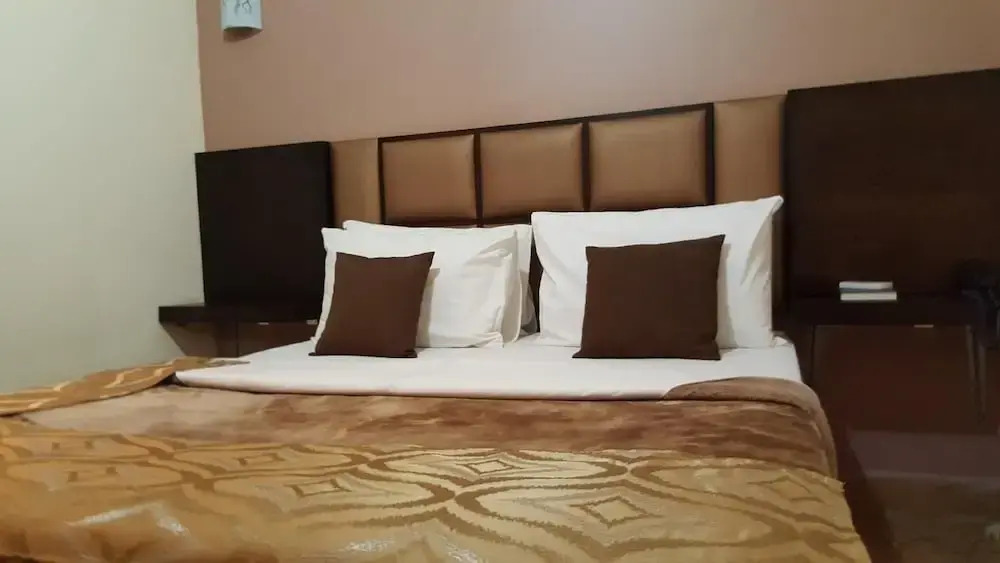 Big five hotel