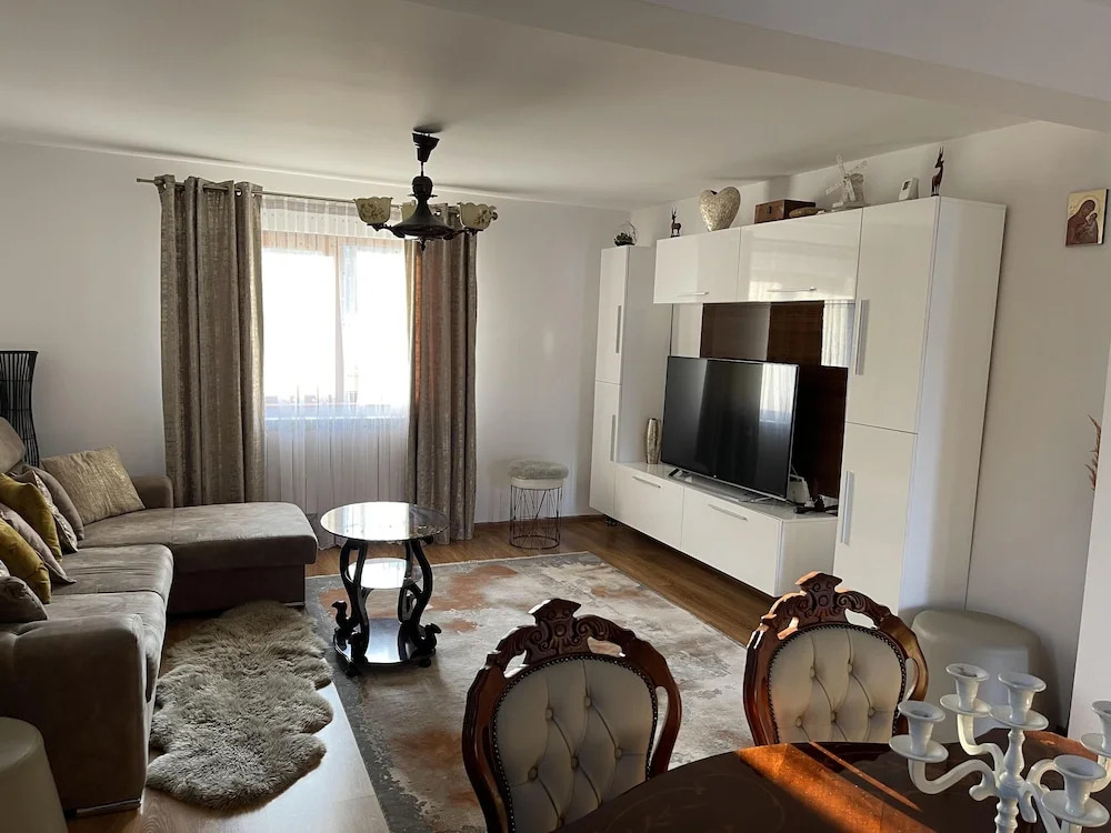 Bucovina-mountainhouse-5br-fireplace-hottub-wifi