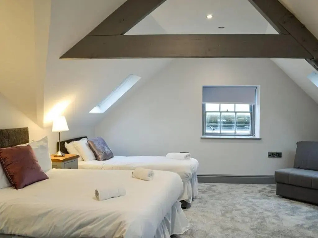 Grosvenor House APT 2
