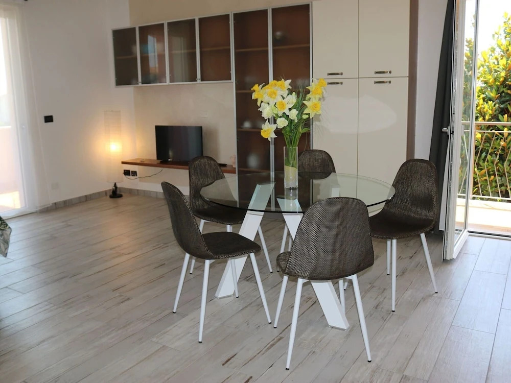Holiday Apartment near Lake, Shared Swimming Pool
