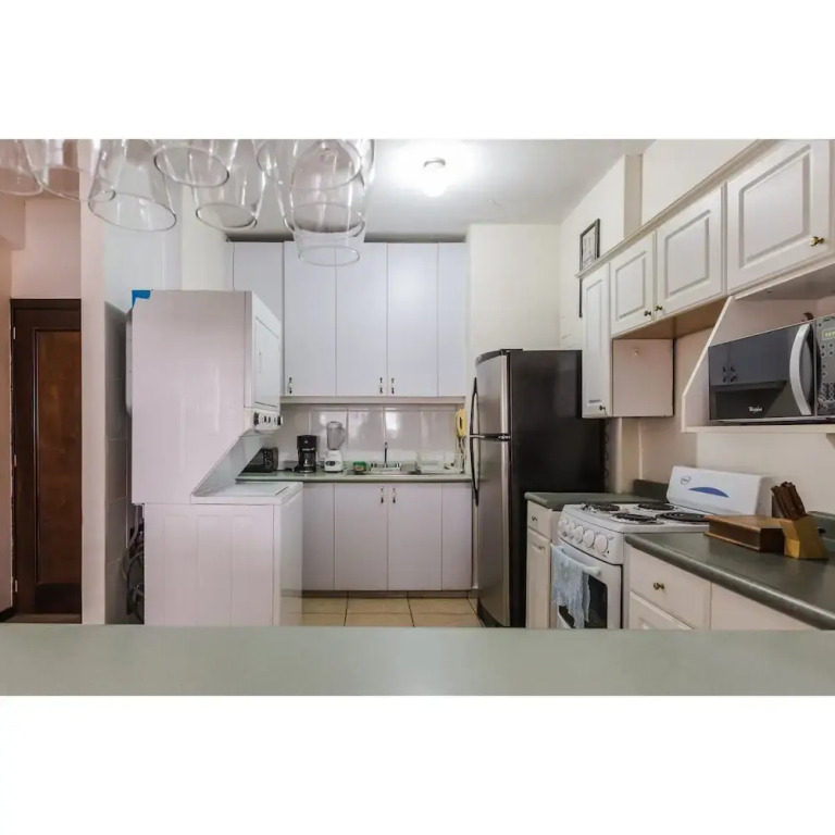 Sophistidated 2 BDRM Apartment @ Zona 14