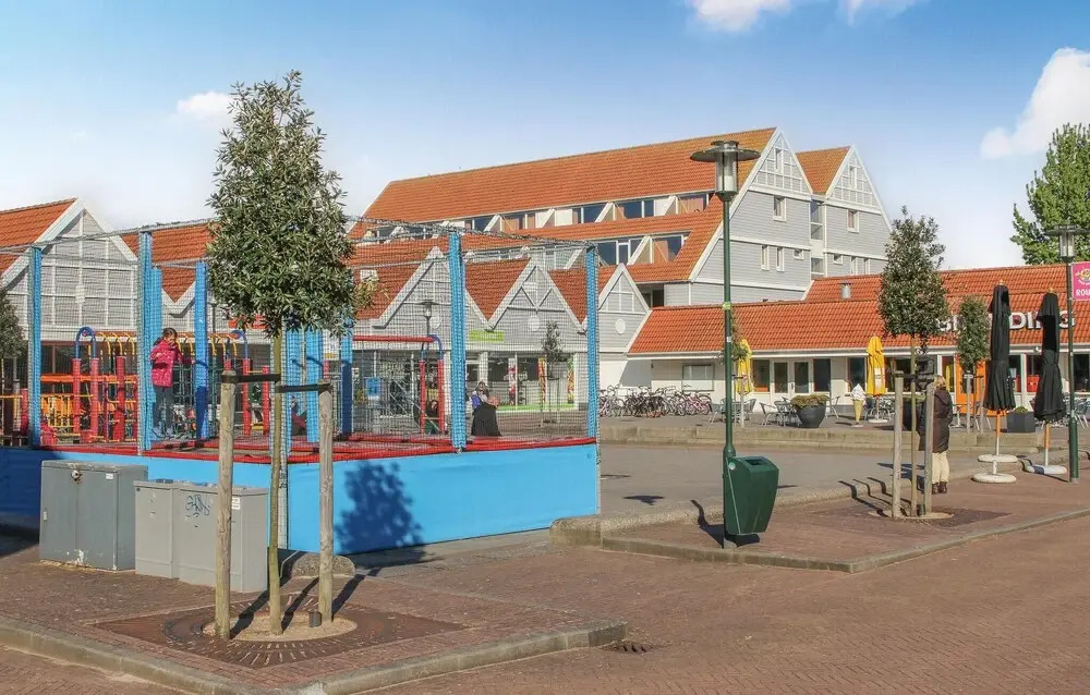 Beautiful Apartment in Bruinisse With 2 Bedrooms, Wifi and Indoor Swimming Pool