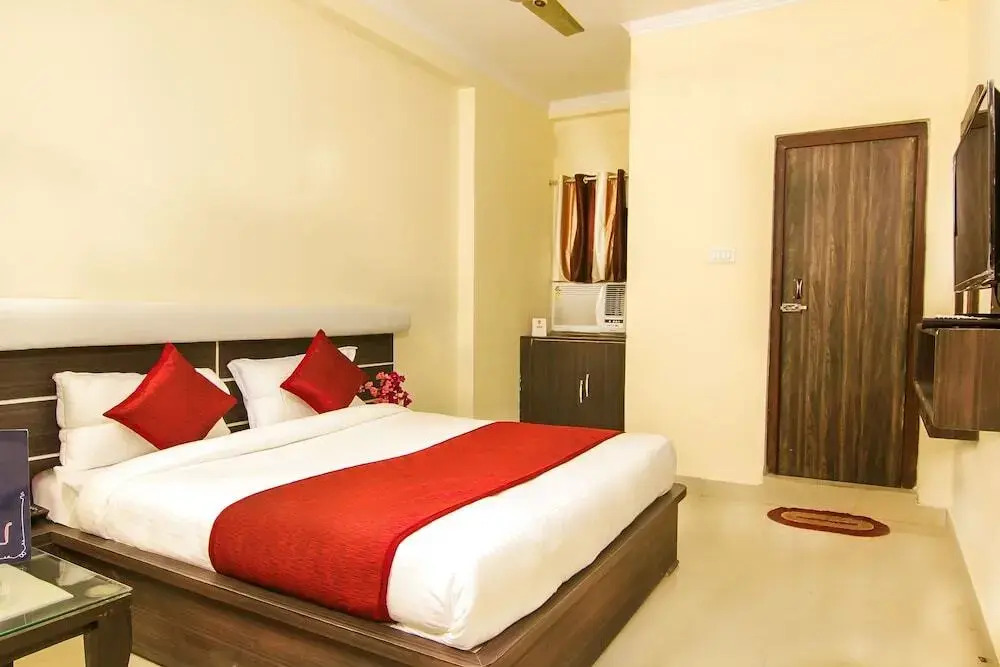 FabHotel Sara Residency