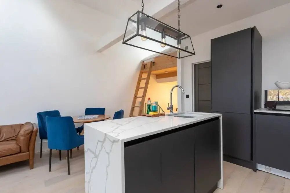 Contemporary 2 Bedroom Apartment on Columbia Road