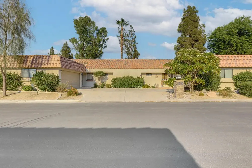 Golf & Swim: Country Club Condo in Palm Desert