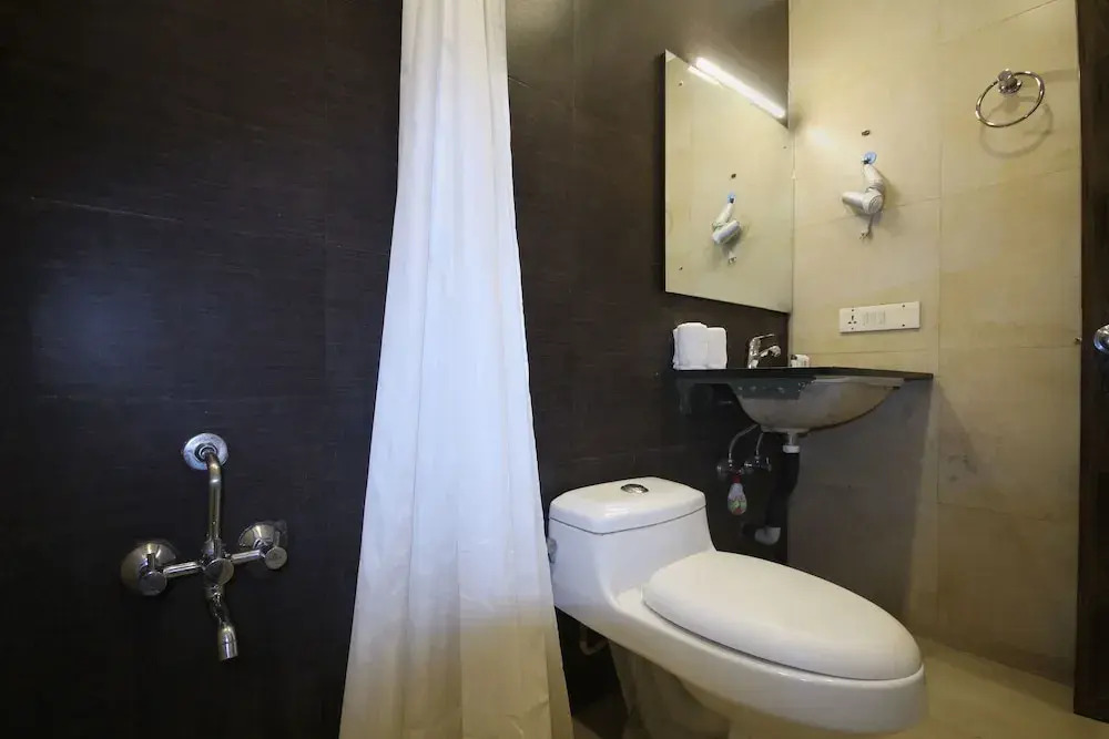 OYO 7463 Leo Suites