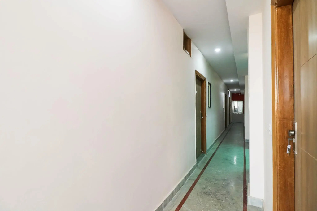 OYO 76709 Hotel Mannat Stays