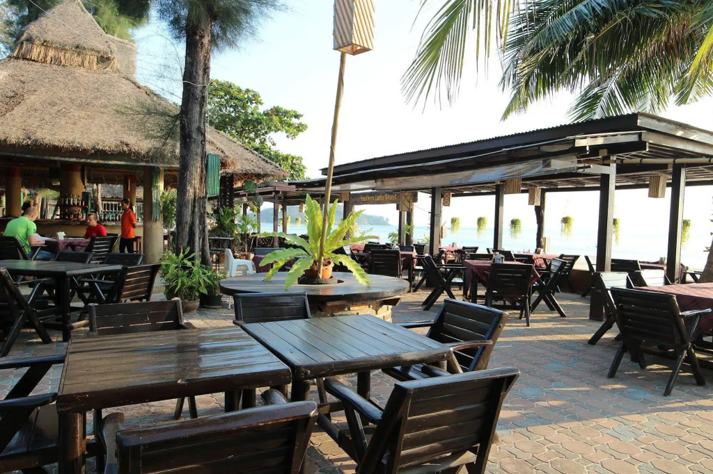 Отель Southern Lanta Resort