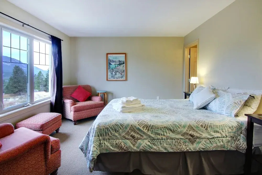 Radium Vacation Rental 3 Bedroom Townhome with Views