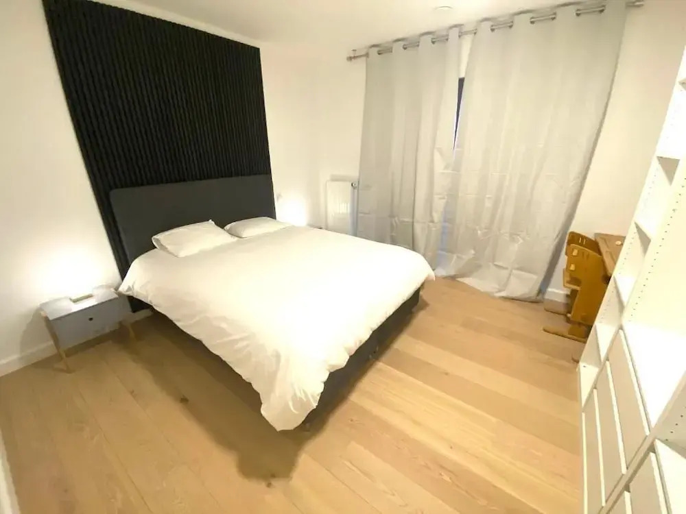 2 Bedrooms Flat in Center with Parking