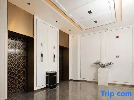 XANA Deluxe Hotel (Huayin Huashan Scenic Area)