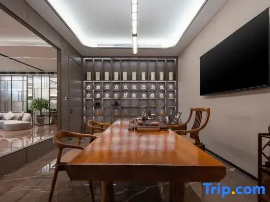 World Hotel (Kaifeng Lankao Chezhan Road Hualiancheng Shopping Plaza)