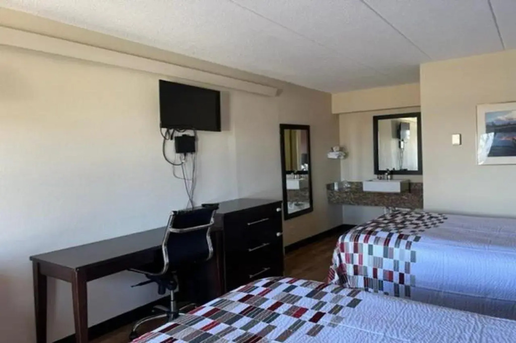 Travelodge By Wyndham Holland/Toledo