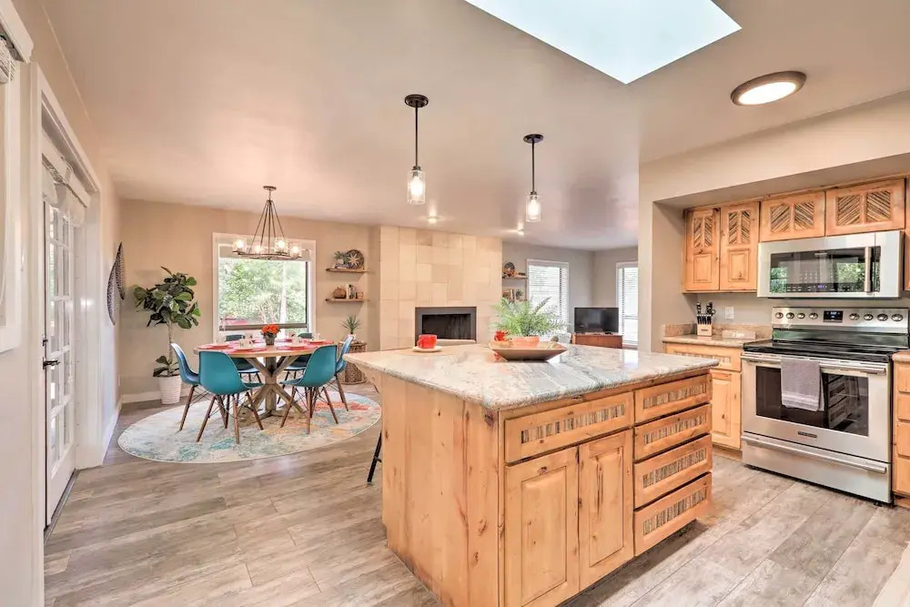 Red Rock Views: Modern Sedona Home